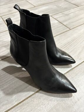 Vince Camuto Black Pointed Leather Ankle Booties